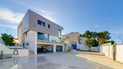 Resale - Villa -
Torrevieja - Los Balcones