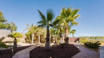 Resale - Villa -
Orihuela Costa - Las Colinas Golf