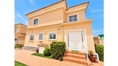 Återförsäljning - Villa Detached -
San Fulgencio - urb.la marina