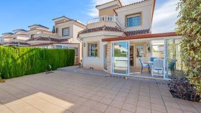 Återförsäljning - Villa -
Guardamar del Segura