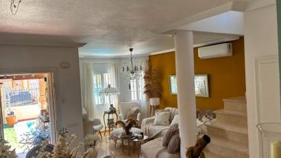 Återförsäljning - Villa -
El Raso - Guardamar del Segura