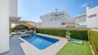 Återförsäljning - Villa -
Ciudad quesada - Lo pepin