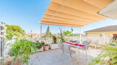 Återförsäljning - Villa -
Orihuela Costa - Los Balcones