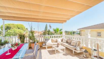 Återförsäljning - Villa -
Orihuela Costa - Los Balcones