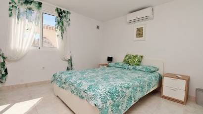 Reventa - Villa -
Villamartin - Villamartín