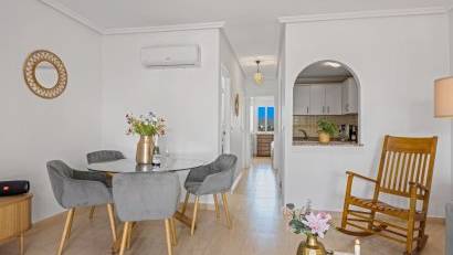 Resale - Apartment -
Daya Nueva