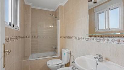 Resale - Apartment -
Daya Nueva