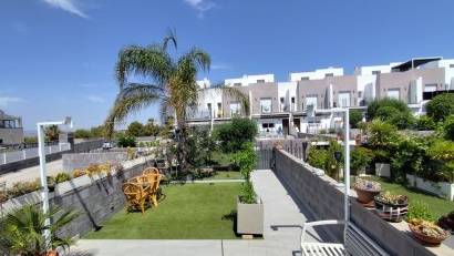 Återförsäljning - Radhus -
Torrevieja