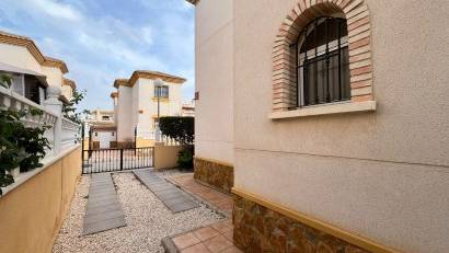 Återförsäljning - Quad House -
Villamartin - PAU 8