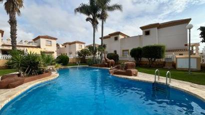 Återförsäljning - Quad House -
Villamartin - PAU 8