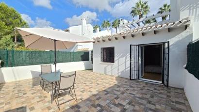 Återförsäljning - Townhouse * -
Villamartin * - Los Dolses *