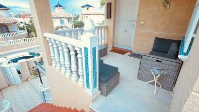 Återförsäljning - Villa -
Villamartin - Costa Blanca