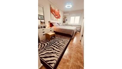Återförsäljning - Villa -
Villamartin - Costa Blanca