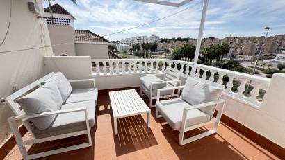 Återförsäljning - Villa -
Villamartin - Villamartín