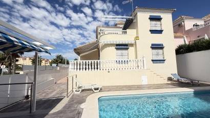 Återförsäljning - Villa -
Villamartin - Villamartín