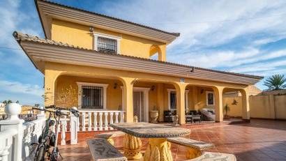 Återförsäljning - Villa -
Torrevieja - LOS BALCONES - LOS ALTOS