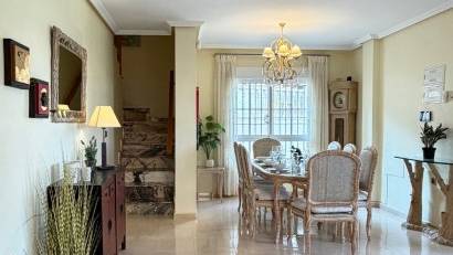Resale - Villa -
Orihuela Costa