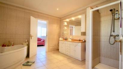 Återförsäljning - Villa -
Villamartin - Villamartín