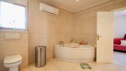 Återförsäljning - Villa -
Villamartin - Villamartín