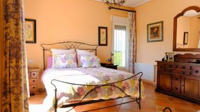 Resale - Finca -
Orihuela