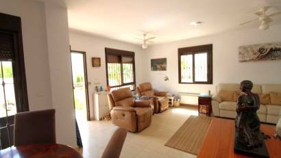 Reventa - Villa -
Villamartin - Villamartín