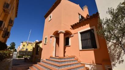 Resale - Townhouse -
Algorfa