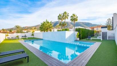 Resale - Villa -
Albir