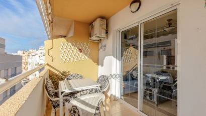 Återförsäljning - Apartamento -
Torrevieja - La Mata