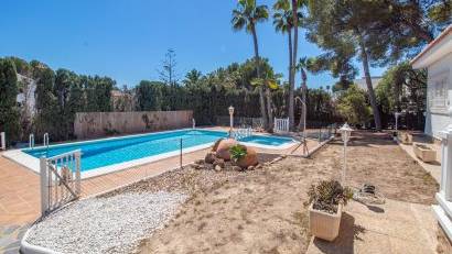 Återförsäljning - Villa -
Torrevieja