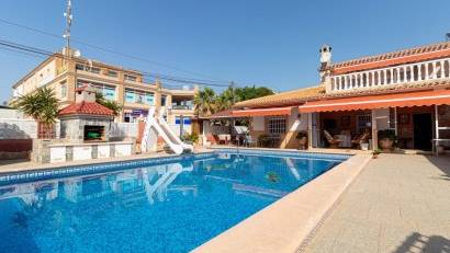 Resale - Villa -
Orihuela Costa