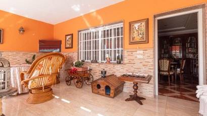 Resale - Villa -
Orihuela Costa