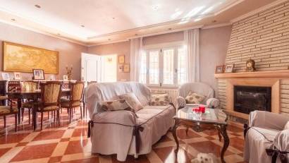 Resale - Villa -
Orihuela Costa