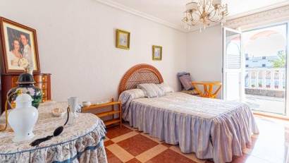 Resale - Villa -
Orihuela Costa