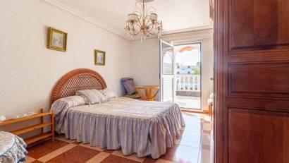 Resale - Villa -
Orihuela Costa