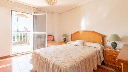 Resale - Villa -
Orihuela Costa