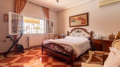Resale - Villa -
Orihuela Costa
