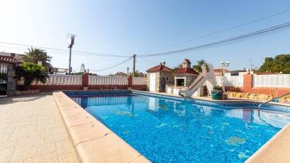 Resale - Villa -
Orihuela Costa