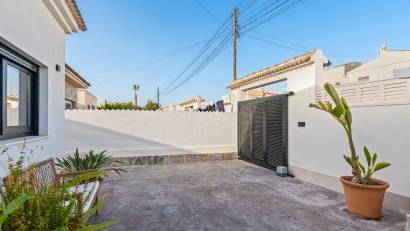 Återförsäljning - Villa -
Torrevieja - El Chaparral