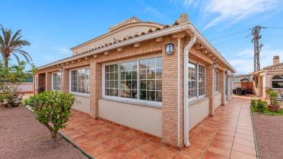 Återförsäljning - Villa -
Torrevieja