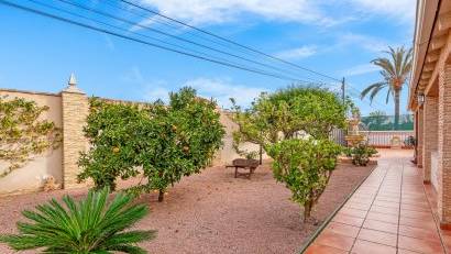 Återförsäljning - Villa -
Torrevieja