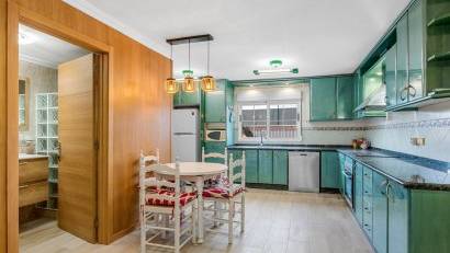 Återförsäljning - Villa -
Torrevieja