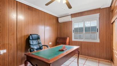 Återförsäljning - Villa -
Torrevieja