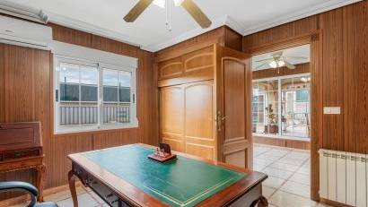 Återförsäljning - Villa -
Torrevieja