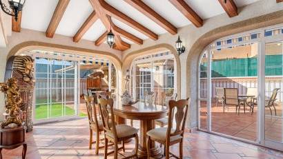 Återförsäljning - Villa -
Torrevieja