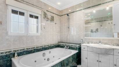 Återförsäljning - Villa -
Torrevieja