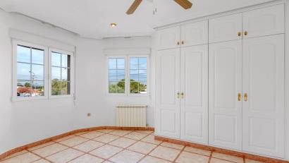 Återförsäljning - Villa -
Torrevieja