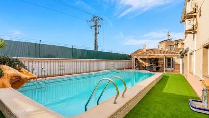 Återförsäljning - Villa -
Torrevieja