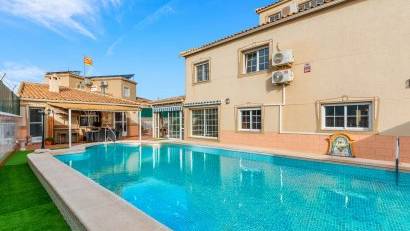 Återförsäljning - Villa -
Torrevieja