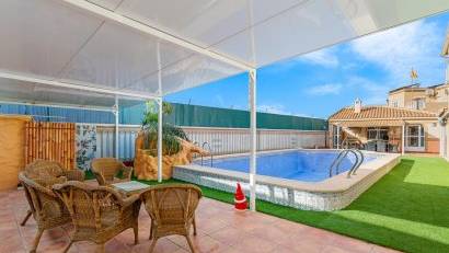 Återförsäljning - Villa -
Torrevieja