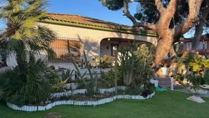 Resale - Villa -
Orihuela Costa - Altos de Campoamor